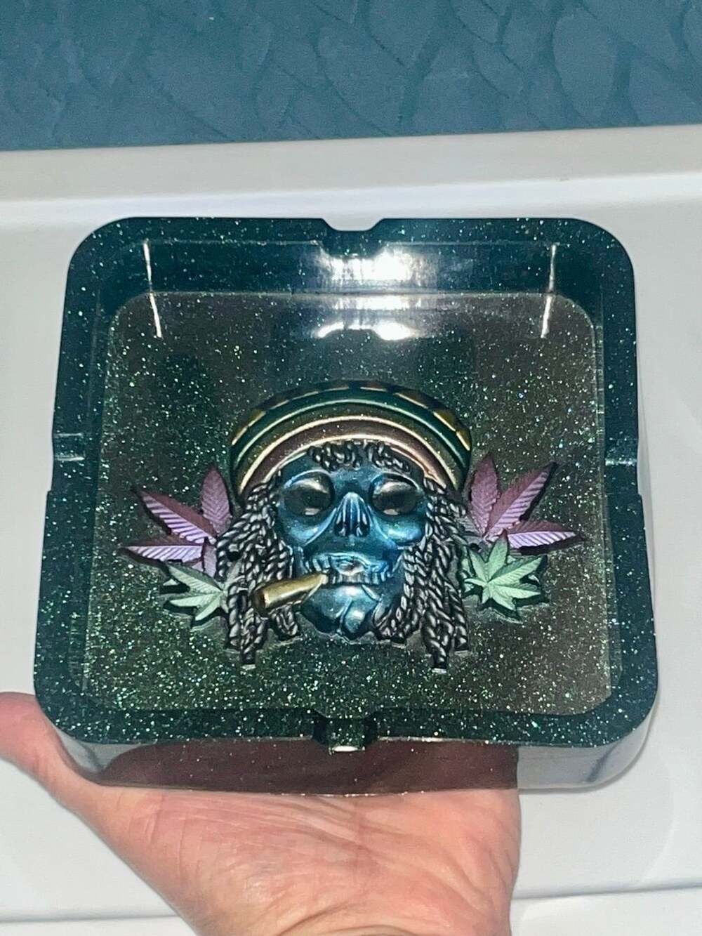 Handmade Colorful Rasta Skull Resin AshTray - Picture 8 of 11